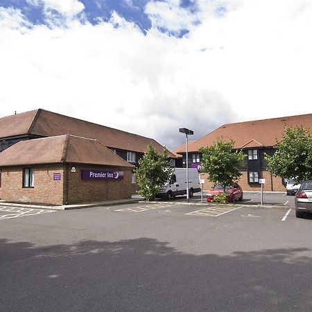 Premier Inn Aylesbury Exterior photo