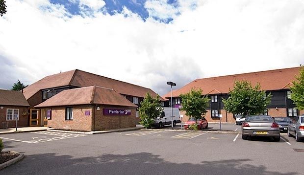 Premier Inn Aylesbury Exterior photo
